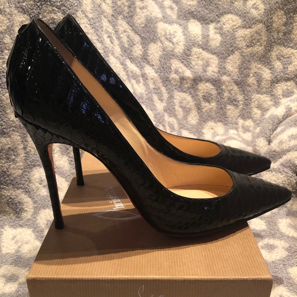 Christian Louboutin Décolleté 554 pump